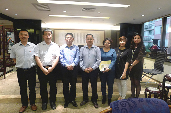 正睿咨詢與源志誠(chéng)決策層簽約時(shí)合影 正睿咨詢與源志誠(chéng)決策層簽約時(shí)合影