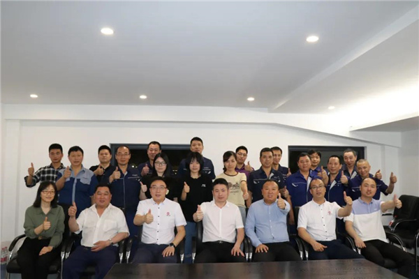 國威管理升級項(xiàng)目動(dòng)員大會(huì)合影