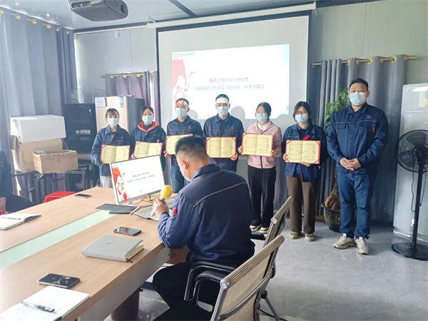 獲獎(jiǎng)代表合影留念 獲獎(jiǎng)代表合影留念