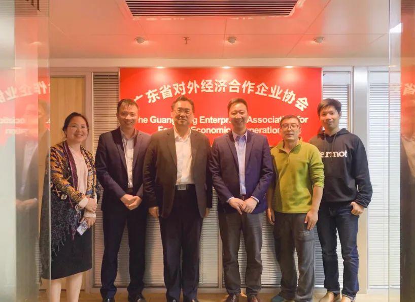 2 月 10 日 廣東省對外經(jīng)濟(jì)合作企業(yè)協(xié)會駐莫斯科代表處首席代表&俄羅斯粵商會會長孫繼業(yè)、秘書長于超先、秘書長李欽武、正睿咨詢集團(tuán)商業(yè)服務(wù)中心總經(jīng)理武文盛（左3）、項目總監(jiān)譚懿（左2）合影