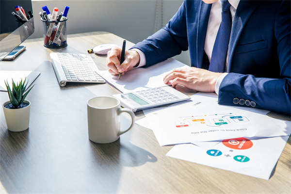 管理咨詢?cè)跀?shù)字時(shí)代的重要性：洞察趨勢、擁抱變革