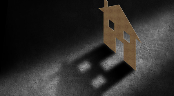 重慶傳統(tǒng)行業(yè)塌方，罪魁禍?zhǔn)拙故欠績r？