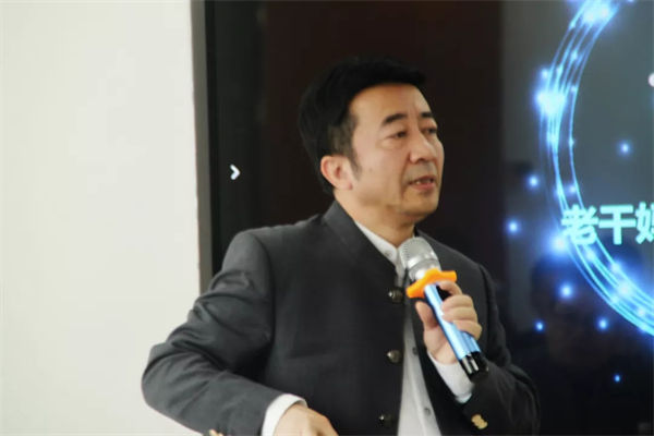 正睿商學(xué)院院長王棡 正睿商學(xué)院院長王棡