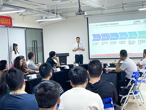 正睿項目總監(jiān)黃奇老師 正睿項目總監(jiān)黃奇老師