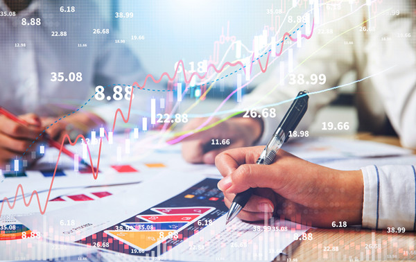 在快速變化的市場(chǎng)環(huán)境中，如何調(diào)整薪酬策略？