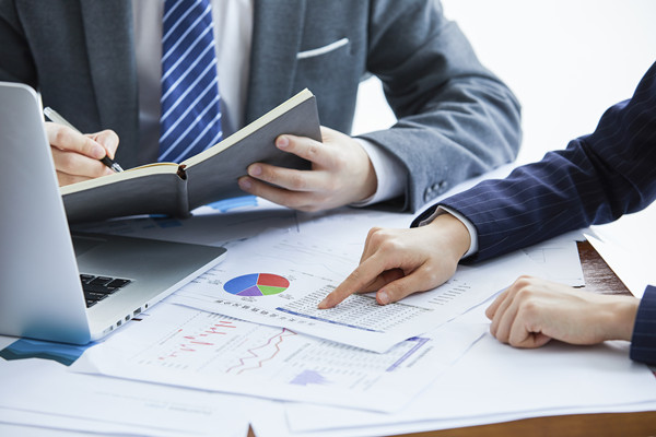 及時調(diào)整：根據(jù)反饋和評估，及時優(yōu)化戰(zhàn)略