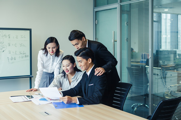 績效管理：應(yīng)對變革挑戰(zhàn)，推動組織變革成功