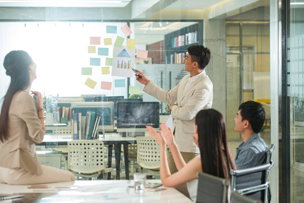 薪酬與績(jī)效掛鉤：激勵(lì)員工，提高工作表現(xiàn)