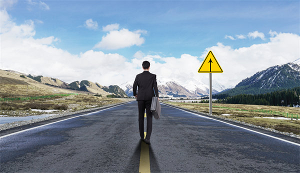 戰(zhàn)略眼光：洞察市場(chǎng)趨勢(shì)，搶占先機(jī)引領(lǐng)未來