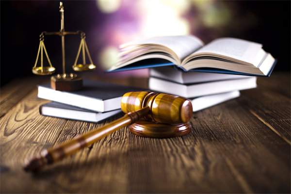 結(jié)合實(shí)際，談?wù)勂髽I(yè)在戰(zhàn)略薪酬設(shè)計(jì)時(shí)要注意哪些問(wèn)題？