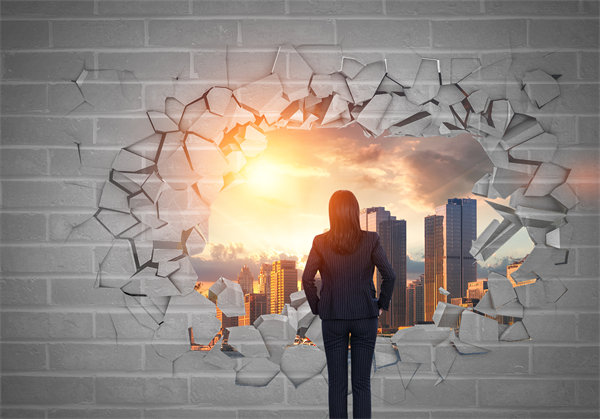 要實現(xiàn)公司發(fā)展目標，組織變革應該注意解決什么問題？