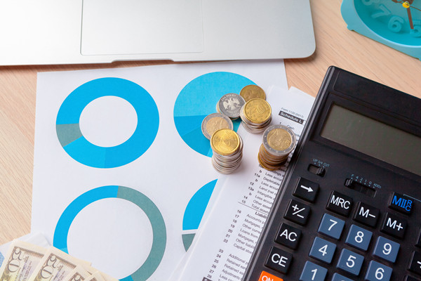 預(yù)算管理過程中如何有效識別并控制成本超支風(fēng)險(xiǎn)？