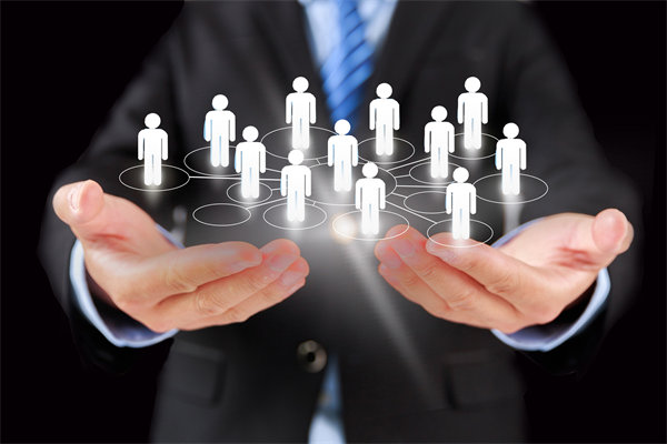 面對(duì)行業(yè)變革，企業(yè)如何重構(gòu)組織以適應(yīng)新市場(chǎng)環(huán)境？