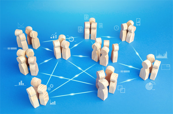 全球化運(yùn)營(yíng)中，集團(tuán)管控面臨哪些新挑戰(zhàn)及應(yīng)對(duì)策略？