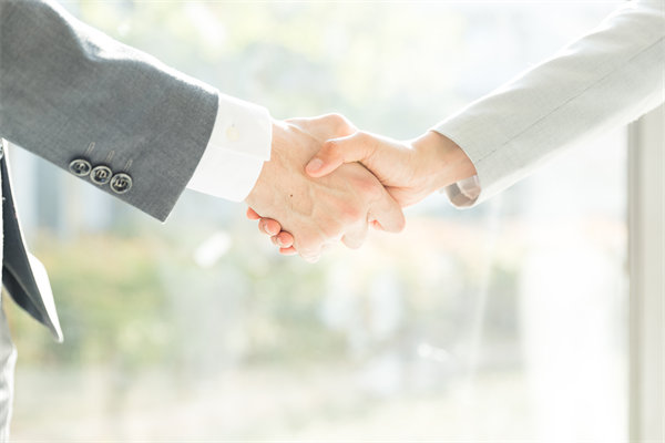 在戰(zhàn)略規(guī)劃實(shí)施中，如何確保資源有效配置與利用？