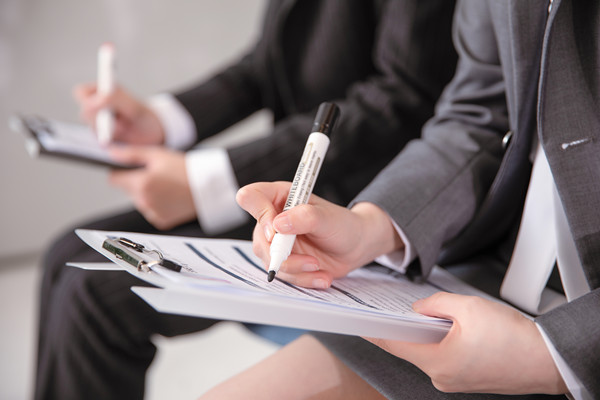 如何設(shè)計高效的組織溝通機制，確保信息暢通無阻？