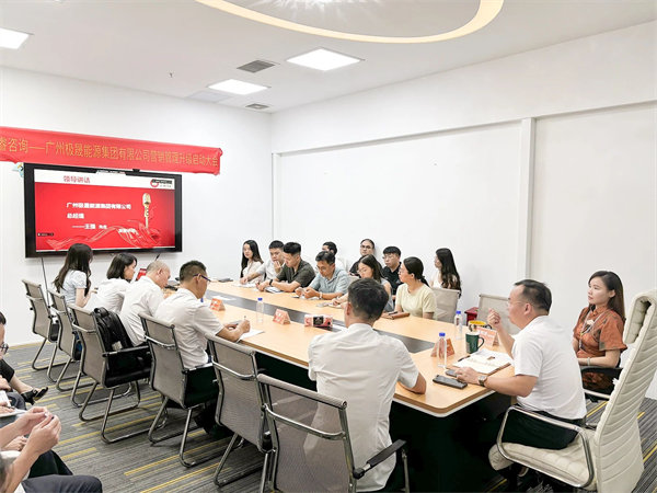 極晟能源總經(jīng)理王強(qiáng)先生致辭 極晟能源總經(jīng)理王強(qiáng)先生致辭