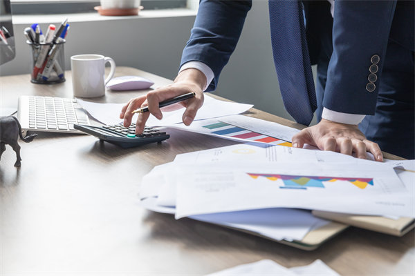 行業(yè)變革下，薪酬調(diào)整策略如何緊跟市場步伐？