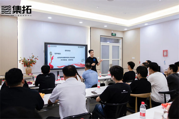 科創(chuàng)服飾總經(jīng)理林子穎先生致辭 科創(chuàng)服飾總經(jīng)理林子穎先生致辭