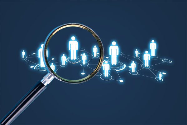 如何平衡長期戰(zhàn)略規(guī)劃與短期預(yù)算目標(biāo)的矛盾與沖突？