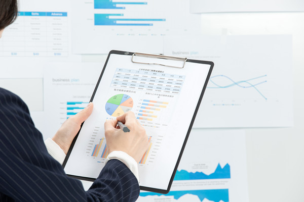 跨部門協(xié)作中，如何確?？?jī)效指標(biāo)的一致性與協(xié)同性？