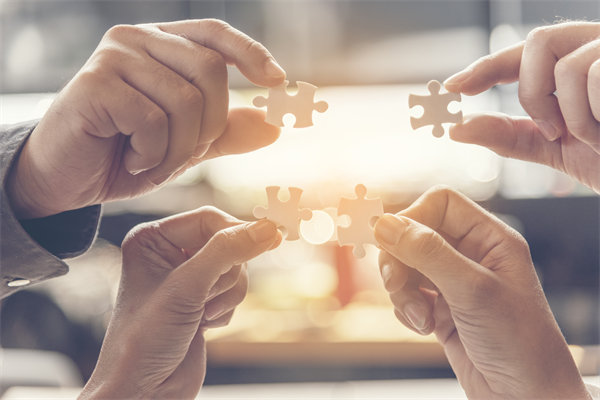 在全球化背景下，企業(yè)如何制定跨國戰(zhàn)略規(guī)劃？