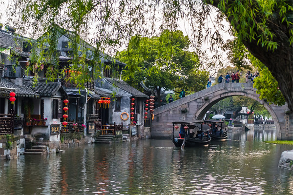 管理咨詢?nèi)绾沃μK州企業(yè)制定并執(zhí)行戰(zhàn)略規(guī)劃？