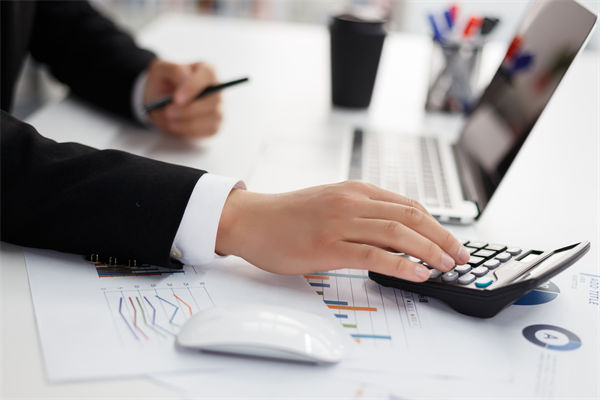 在跨部門預(yù)算協(xié)調(diào)中，如何克服溝通障礙，達成共識？