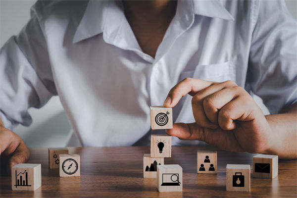 商業(yè)環(huán)境復(fù)雜多變，如何高效實施集團全面管控策略？