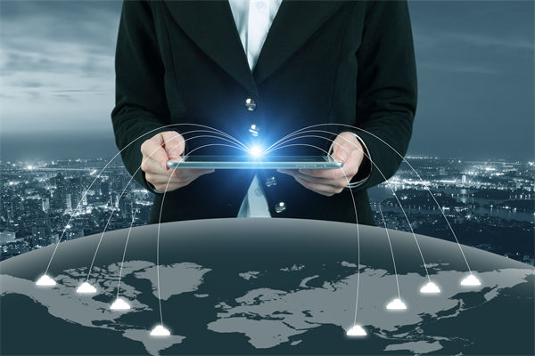 跨國(guó)企業(yè)如何管理文化差異以實(shí)現(xiàn)全球戰(zhàn)略協(xié)同？