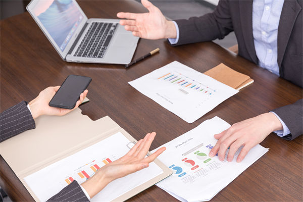 績(jī)效導(dǎo)向的預(yù)算管理：如何確保企業(yè)預(yù)算與KPI掛鉤？