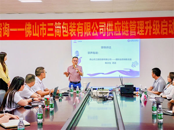 三簡包裝國際業(yè)務(wù)銷售總監(jiān)陳洪戈先生 三簡包裝國際業(yè)務(wù)銷售總監(jiān)陳洪戈先生