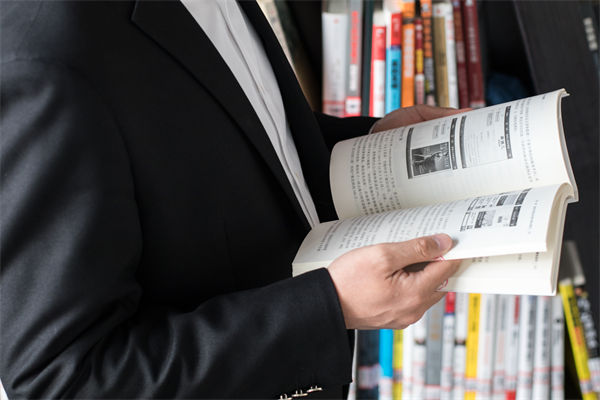 在快速變化的市場中，集團管控如何保持靈活性？