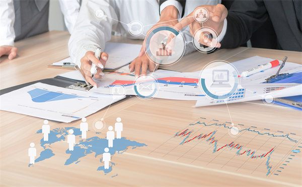 在制定年度經(jīng)營(yíng)計(jì)劃時(shí)，如何考慮行業(yè)趨勢(shì)和政策影響？