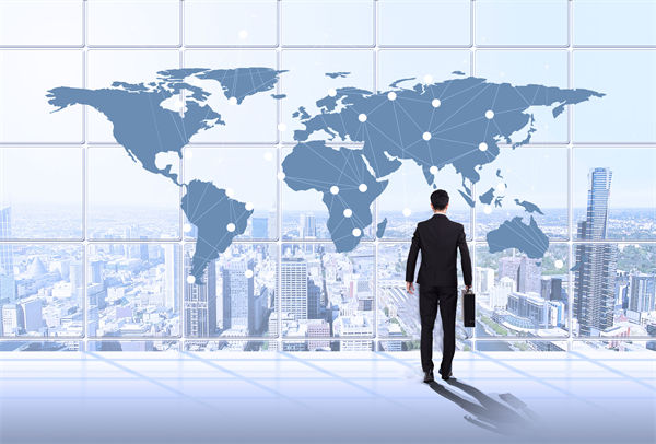 績(jī)效咨詢(xún)過(guò)程中，如何確保咨詢(xún)方案的落地實(shí)施？