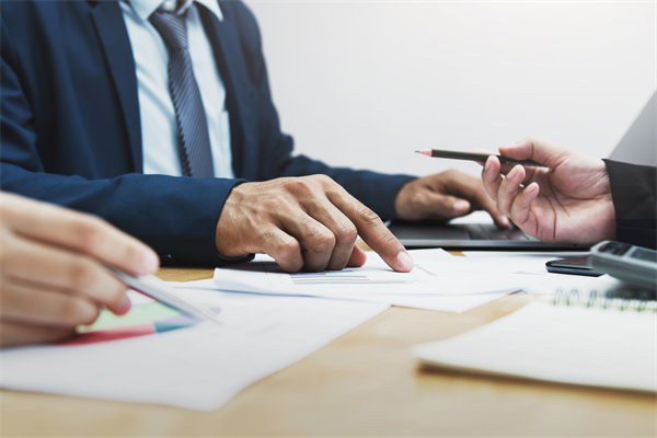 面對(duì)多元化業(yè)務(wù)，集團(tuán)如何精準(zhǔn)制定管控體系與策略？