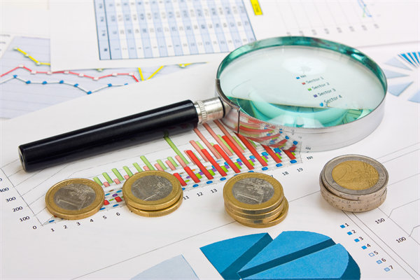 預(yù)算編制時，如何平衡長期規(guī)劃與短期資金需求？