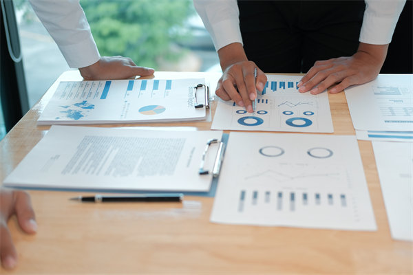 在薪酬績效管理中，如何融入員工個人發(fā)展計劃？