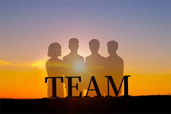 集團(tuán)管控咨詢?nèi)绾螏椭髽I(yè)構(gòu)建協(xié)同高效的管理團(tuán)隊？