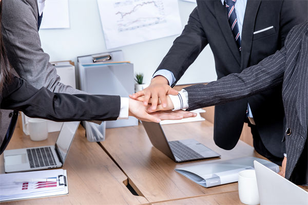 內(nèi)部矛盾重重，管理咨詢?nèi)绾沃χ亟ê椭C高效組織？