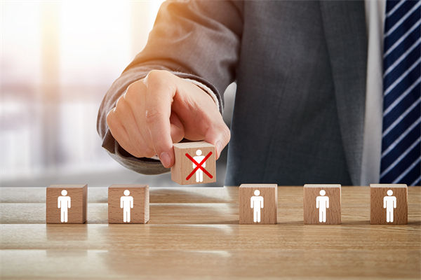 微軟在華外包公司一天裁員近2000人，人力資源管理怎么看？