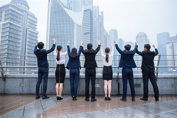 29歲男演員退圈回老家趕集擺攤，人力資源怎么看？