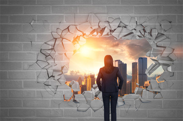 管理咨詢(xún)?nèi)绾瓮黄瞥Ｒ?guī)，為企業(yè)打造專(zhuān)屬競(jìng)爭(zhēng)優(yōu)勢(shì)？