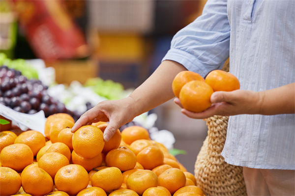 榴蓮價(jià)格暴跌50%，有人買了50箱，預(yù)算管理怎么看？