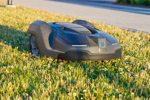 國(guó)產(chǎn)割草機(jī)器人走俏海外，企業(yè)數(shù)字化有何啟示？