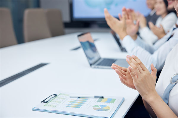 文化手冊寫滿崇高理念，基層執(zhí)行為何總唱反調(diào)？