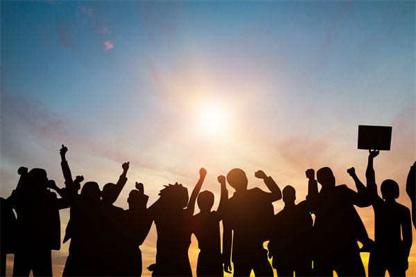 多家公司通知帶薪放假看閱兵，績(jī)效管理有何啟示？