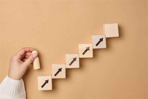 戰(zhàn)略目標層層分解后，部門協(xié)同為何反成內(nèi)耗根源？