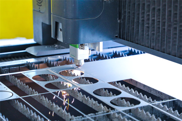 制造業(yè)管理咨詢公司，如何幫助企業(yè)應(yīng)對市場波動？